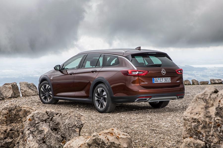  Opel Insignia Country Tourer Turbo D 4x4 Exclusive 2017 года  (фото 24 из 42)